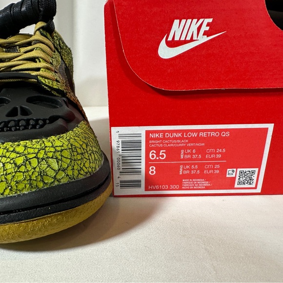 Nike Green and Black Athletic Shoes main image 6